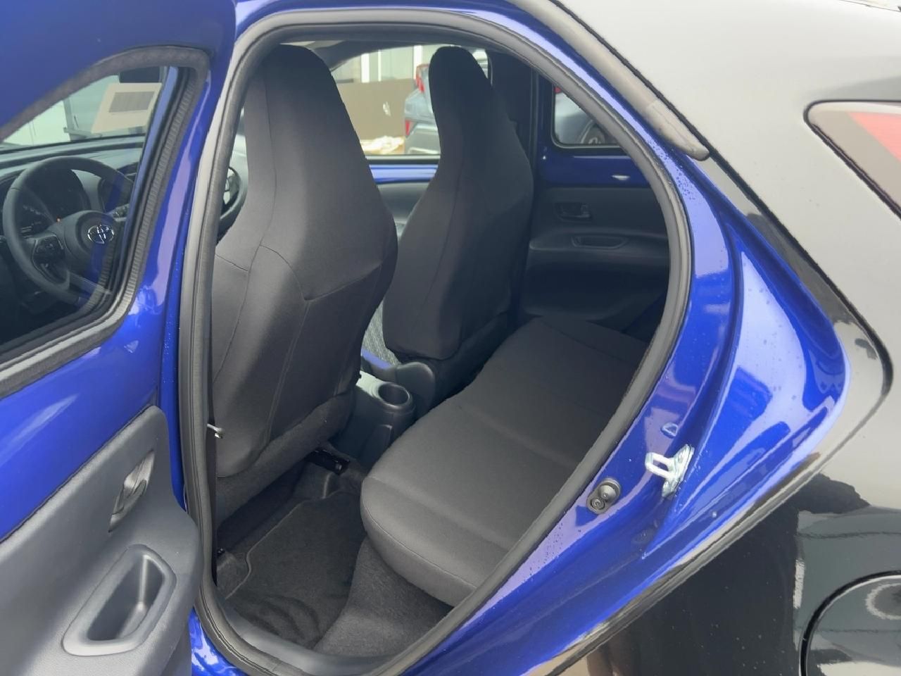 Fahrzeugabbildung Toyota Aygo X 1,0 Teamplayer