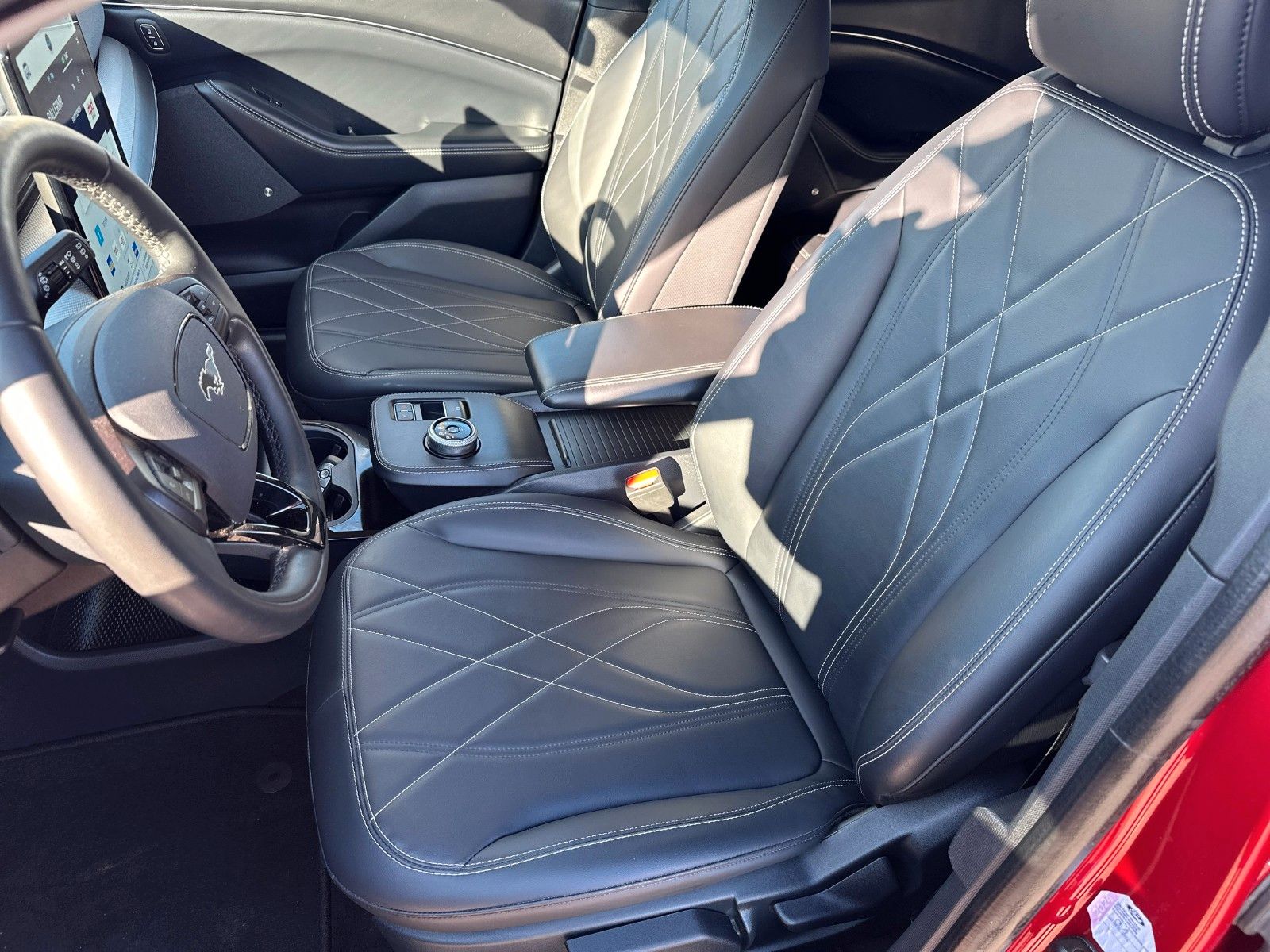 Fahrzeugabbildung Ford Mustang Mach-E Basis, TECHNOLOGIE-PAKET