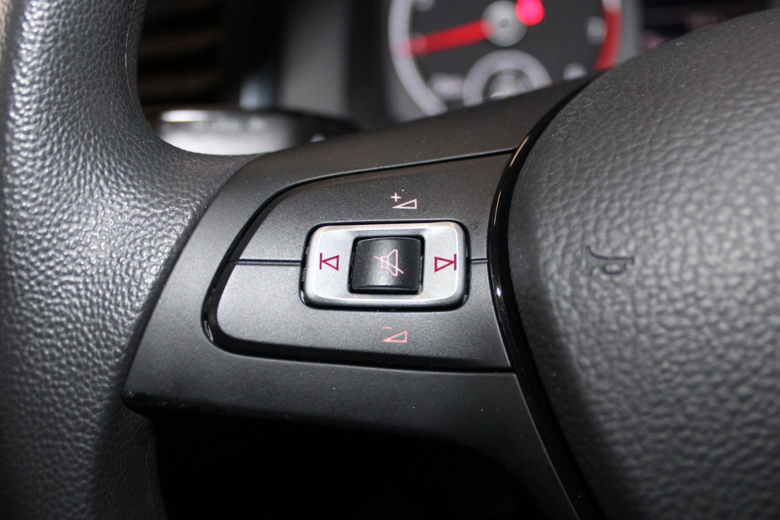 Fahrzeugabbildung Volkswagen Polo 1.0 TSI TRENDLINE 5-trg Klima PDC 1.Hand