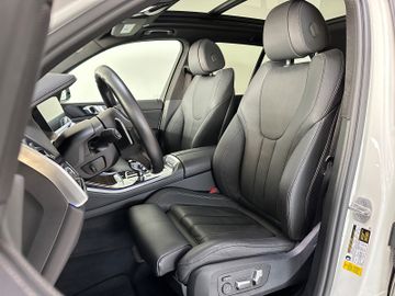 Fahrzeugabbildung BMW X5 xd40i SAG M Sport Kamera Panorama LED HiFi 22