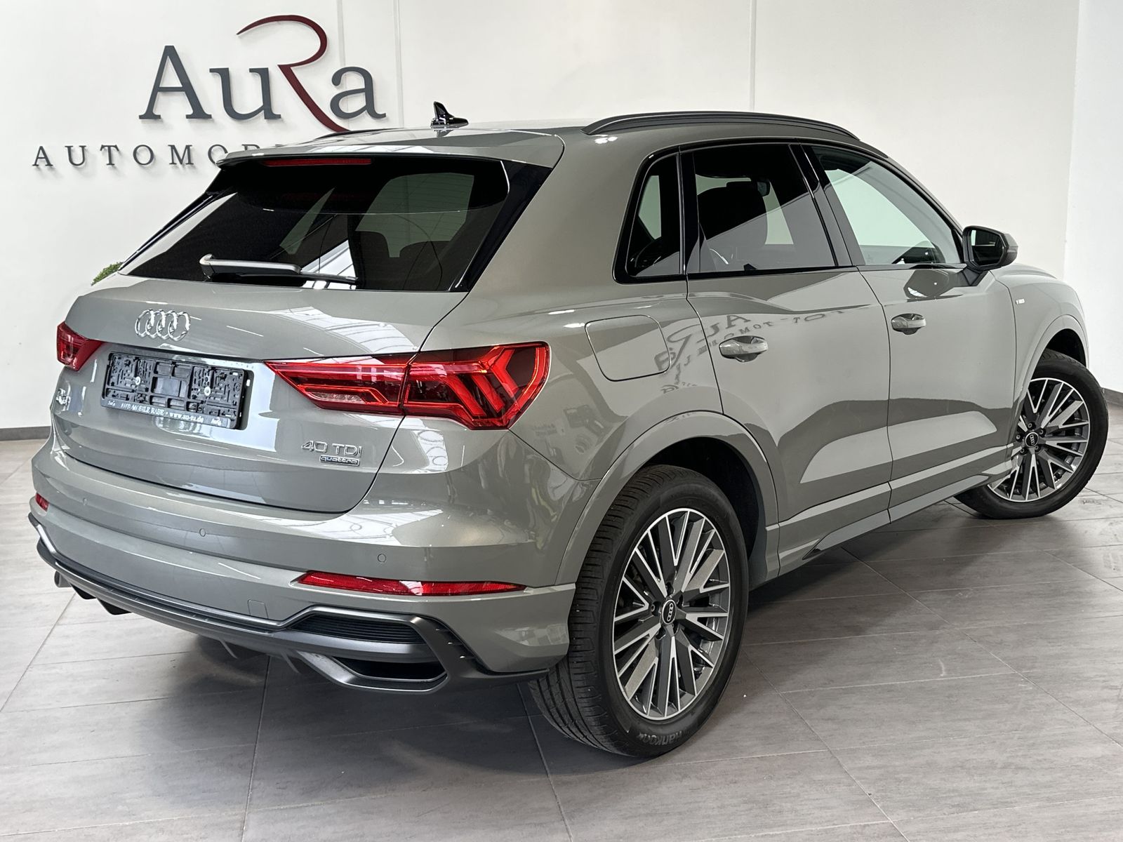 Fahrzeugabbildung Audi Q3 40 TDI Quattro S-Line NAV+LED+ACC+B&O+VCOCK