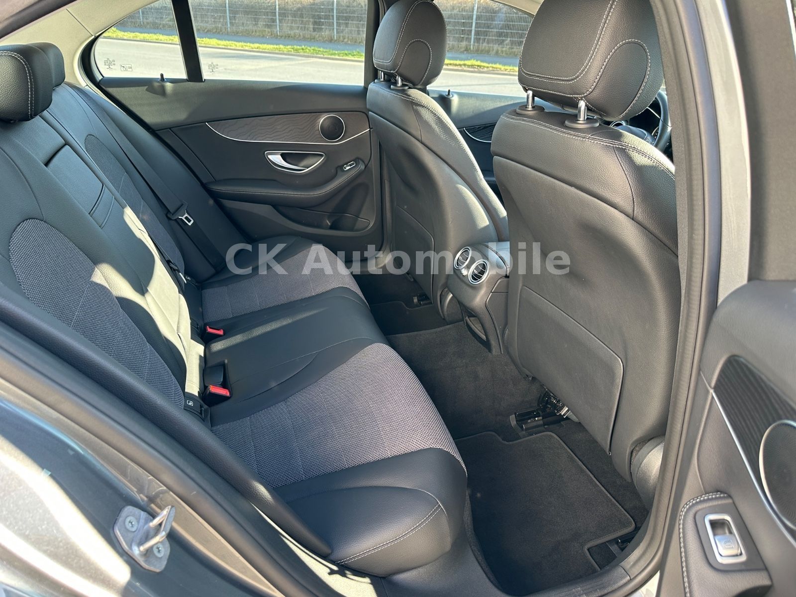 Fahrzeugabbildung Mercedes-Benz C 200 CGI Lim. Avantgarde Autom./Navi/LED/ILS