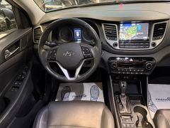 HYUNDAI Tucson 2.0 4WD PANO NAVI CAM LEDER AHK 2.HAND