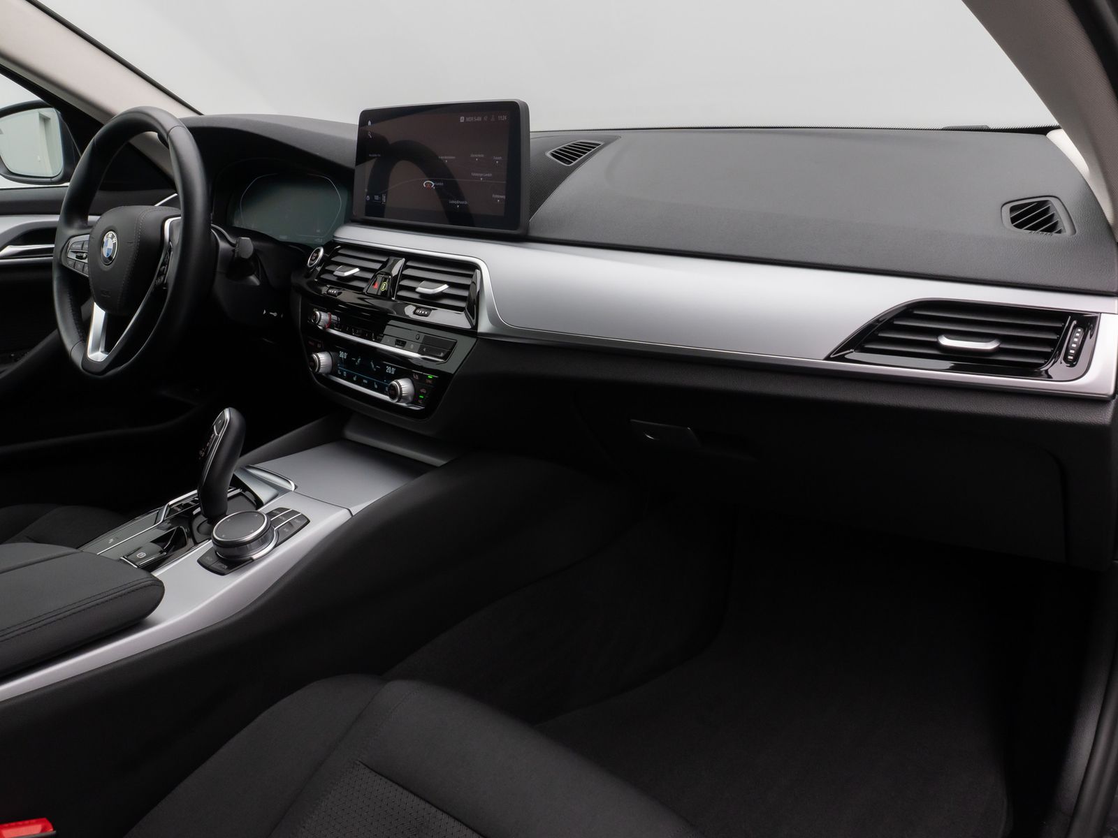 Fahrzeugabbildung BMW 520d Kamera HUD DAB 4xKlima DrivingAssist Alarm