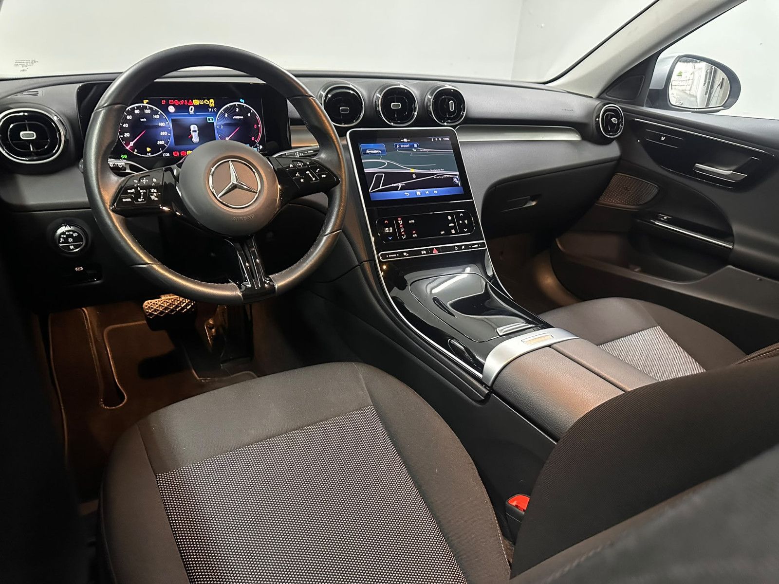 Fahrzeugabbildung Mercedes-Benz C 200 d T Autom. *KAMERA*AHK*DISTRO*LED*