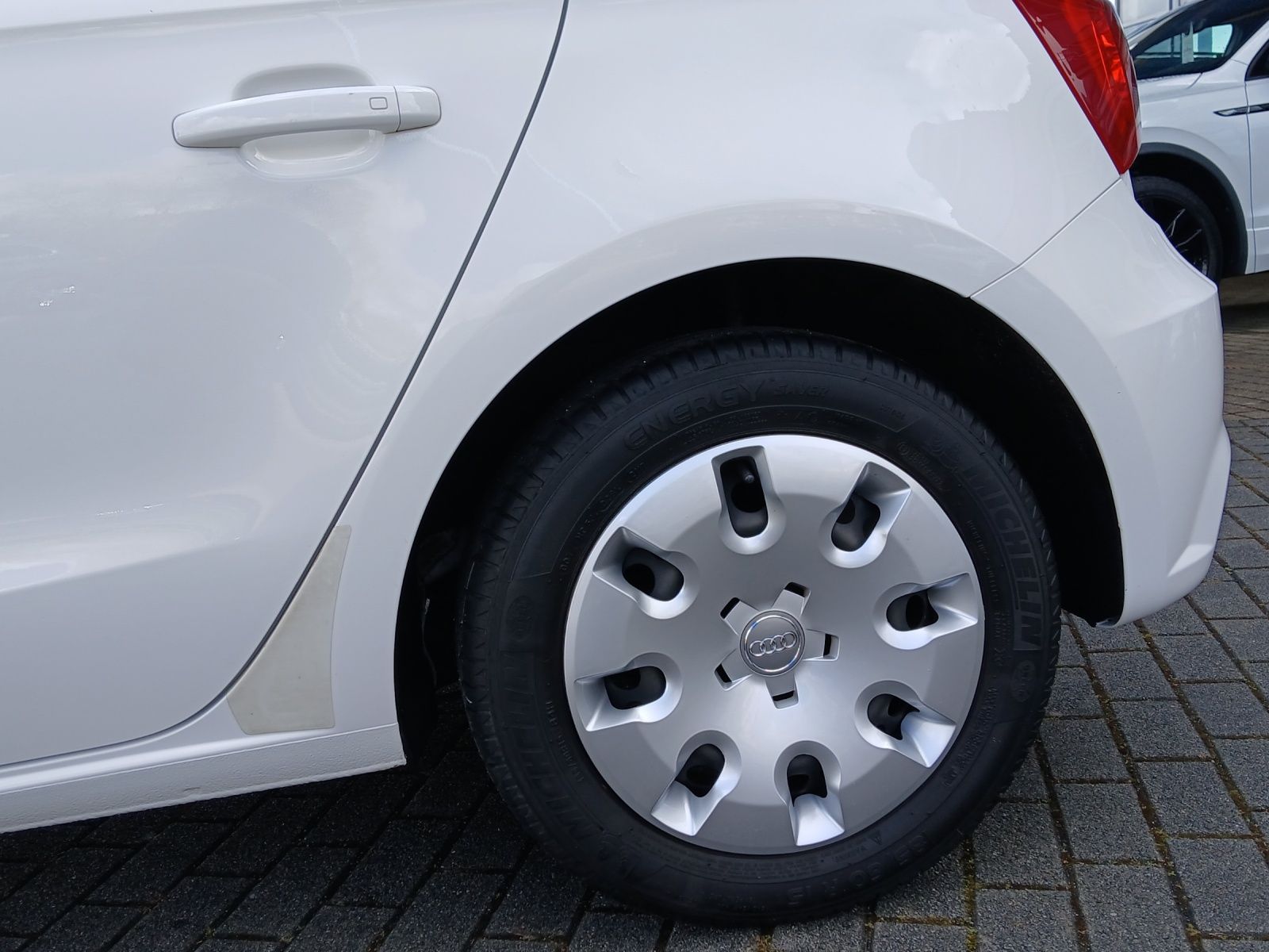 Fahrzeugabbildung Audi A1 Sportback TFSI basis GRA SH