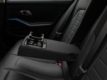 Fahrzeugabbildung BMW 320d xD Sport Line Kamera Laser HiFi AHK Komfort