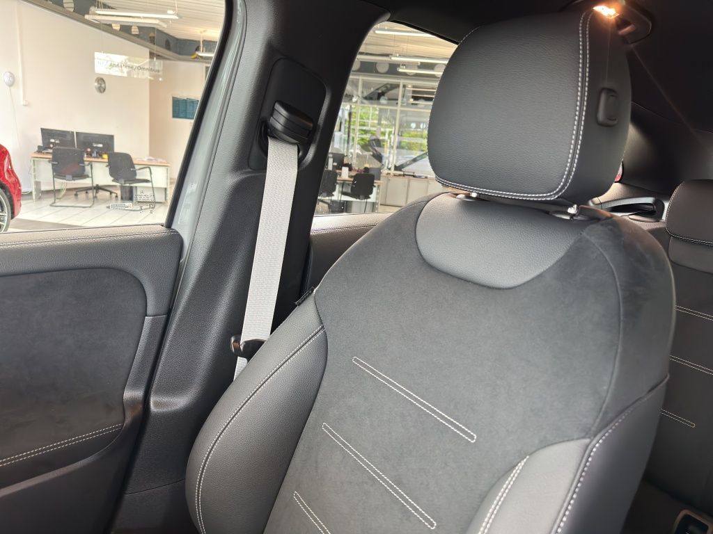 Fahrzeugabbildung Mercedes-Benz GLA 200 AMG Line*NightPaket*MULTIBEAM LED*Kamera