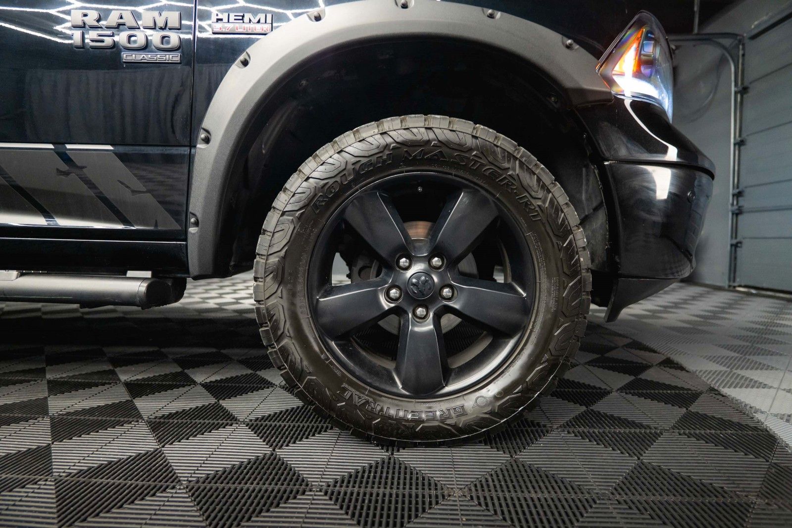 Fahrzeugabbildung Dodge RAM 5.7 V8 HEMI 4x4 OFFROAD Night-Paket *LED*AHK