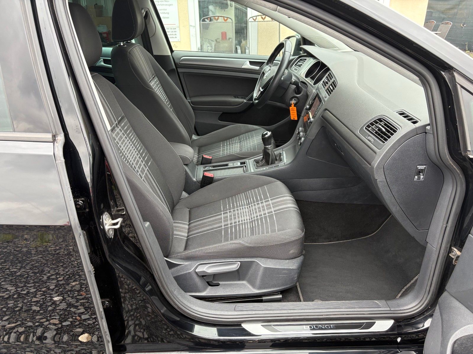 Fahrzeugabbildung Volkswagen Golf VII 1.6 TDI Lim. Lounge Navi Klima 2.HAND