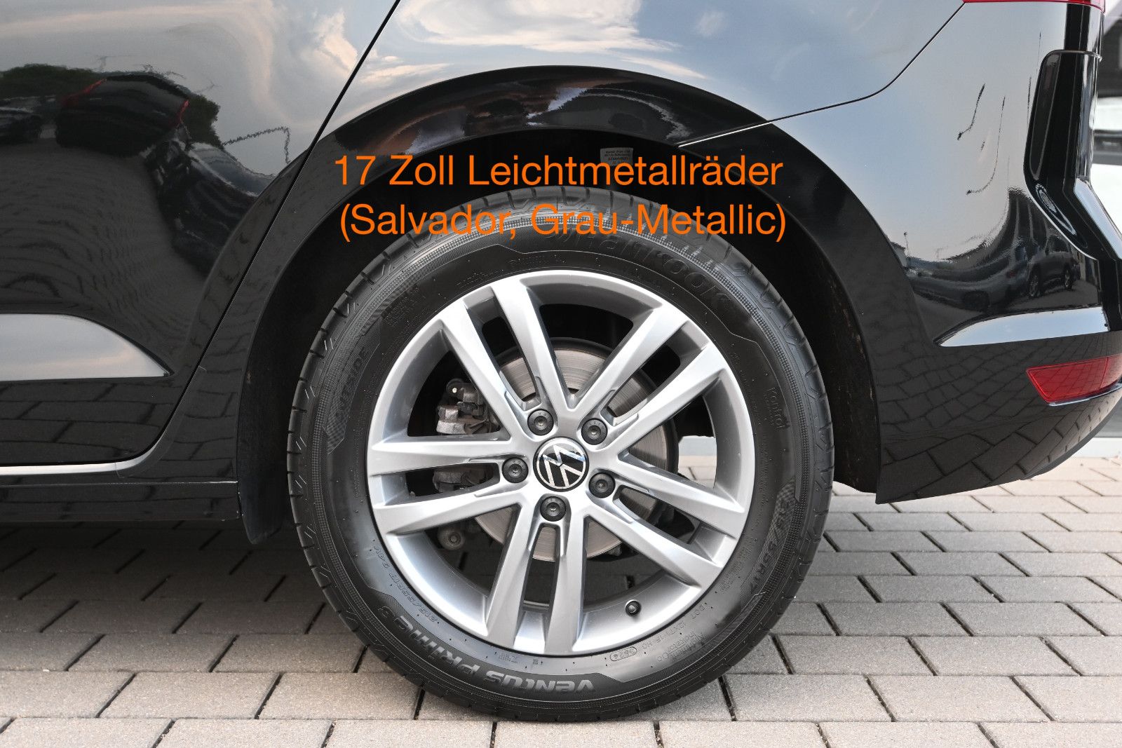Fahrzeugabbildung Volkswagen Touran 1.5 TSI DSG °ACC°AHK°PANO°STHEIZ°DYNAUDI°