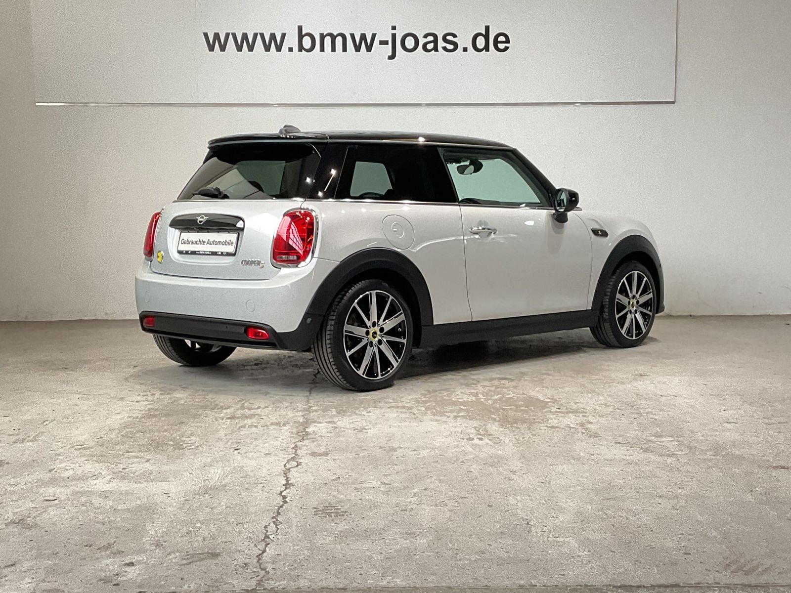 Fahrzeugabbildung MINI Cooper SE PDC vor+hi RFK Navi Tempomat Shz