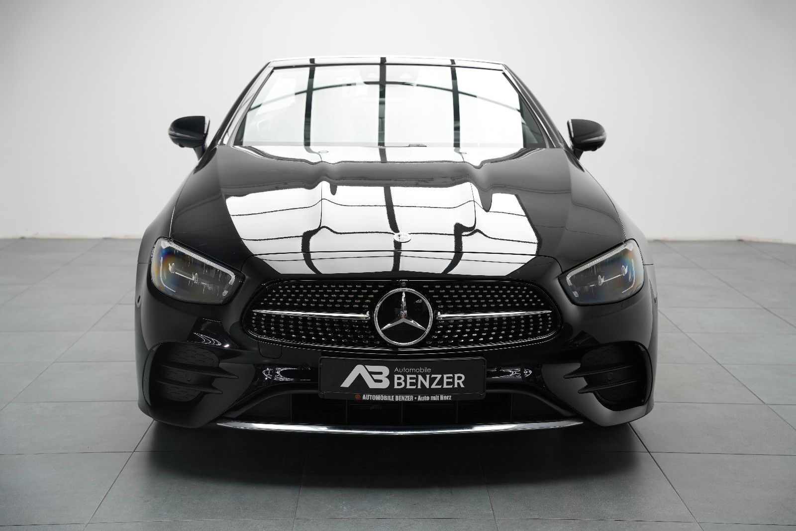 Fahrzeugabbildung Mercedes-Benz E 450 Cabrio AMG/BURMESTER/HUD/AMBIENTE/MASSAGE/