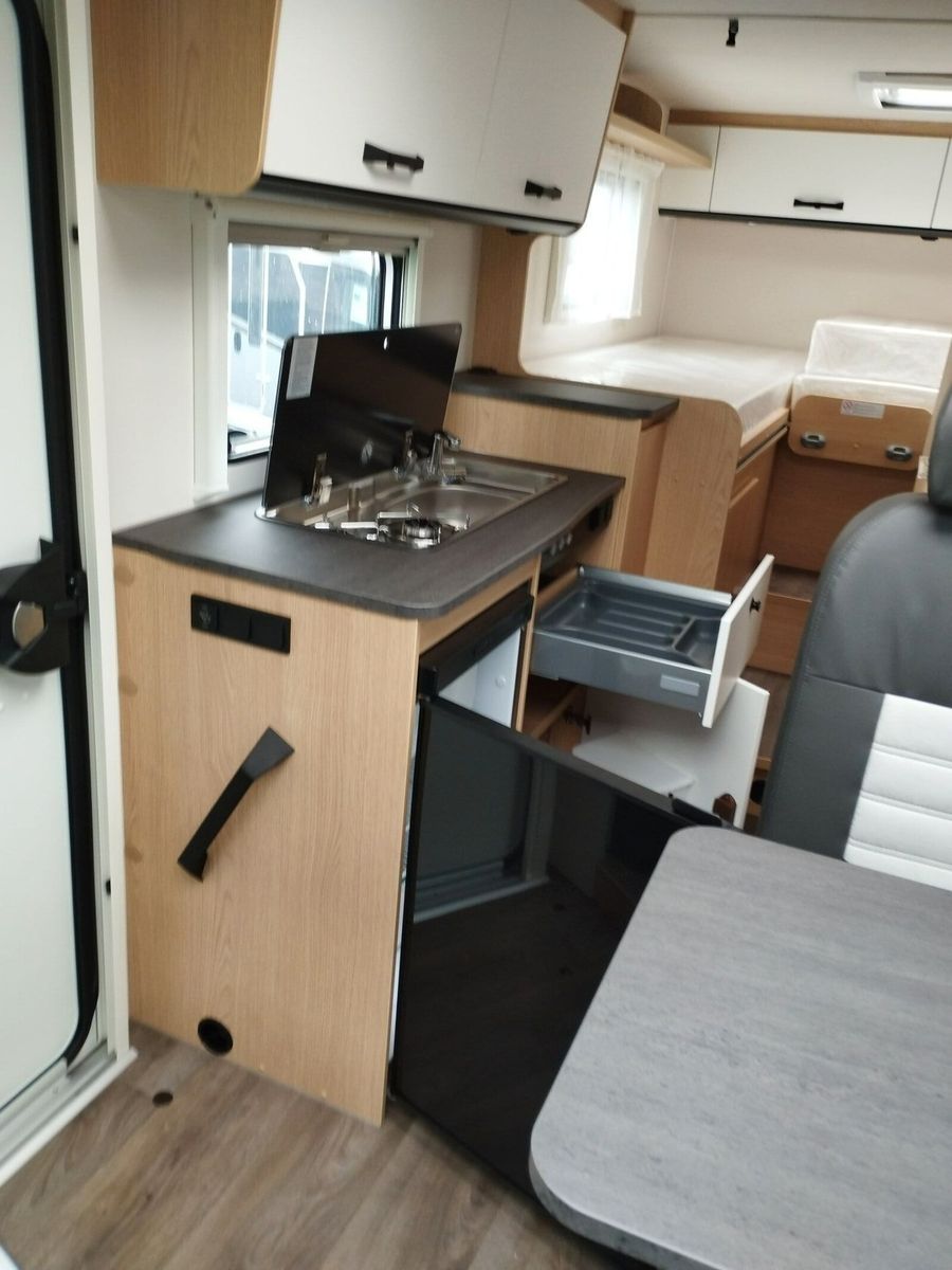 Fahrzeugabbildung Sunlight Adventure V 66 Automatik, Dörr Edition, TV