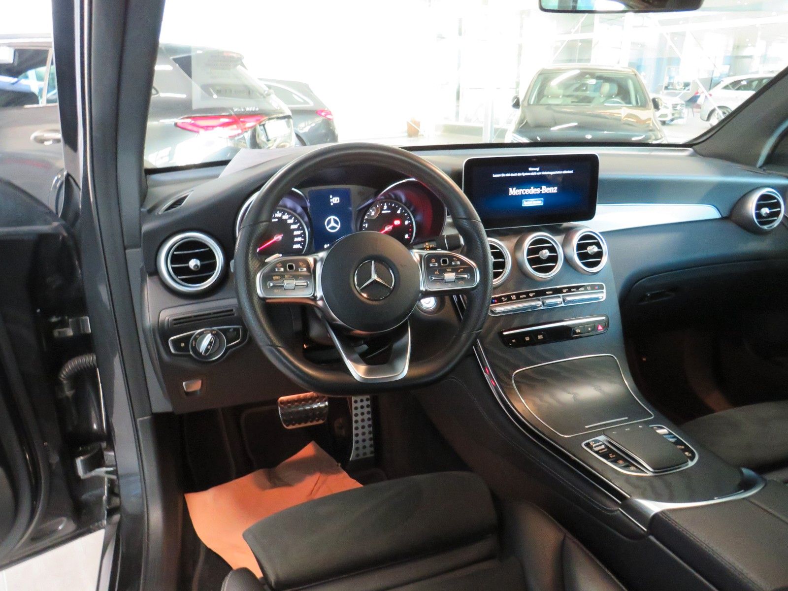 Fahrzeugabbildung Mercedes-Benz GLC 220 d 4M*AMG*AHK*Distronic*CAM*LED