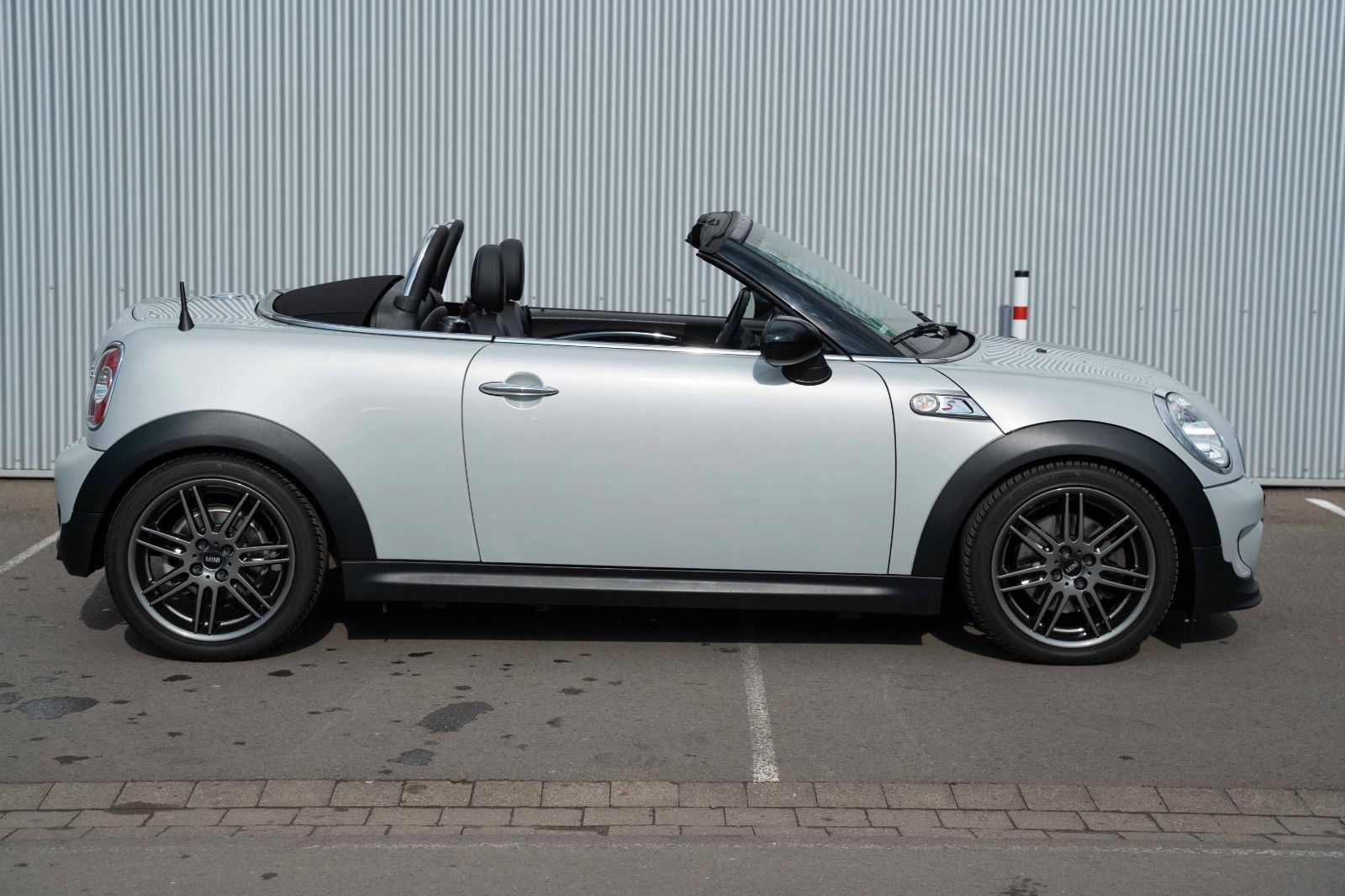 Fahrzeugabbildung MINI COOPER S XENON HARM.&KARD. NAVI LEDER TEL ALLW.