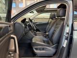 Volkswagen Tiguan Allspace DSG Highline R-LINE 7-SITZE AHK - : Volkswagen Taxi