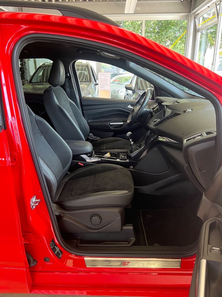 Fahrzeugabbildung Ford Kuga ST-Line * ROT/SCHWARZ *