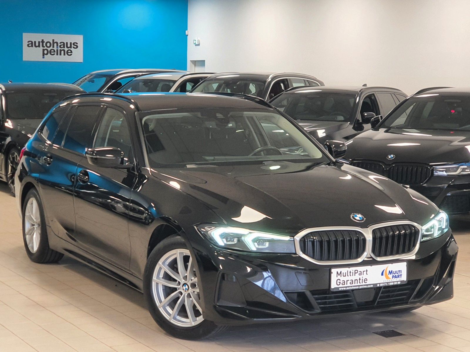 BMW 318d/Aut/WidscrDispl/LED/AHK/St&amp;Go/DrivAs/Faceli