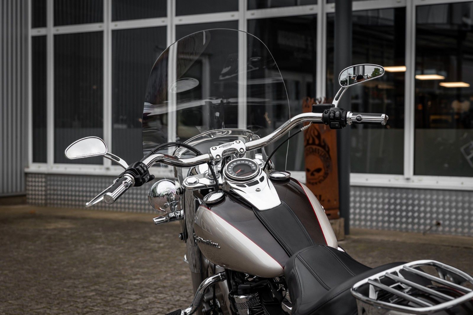 Fahrzeugabbildung Harley-Davidson SOFTAIL DELUXE FLDE - JEKILL & HYDE - NEUWERTIG