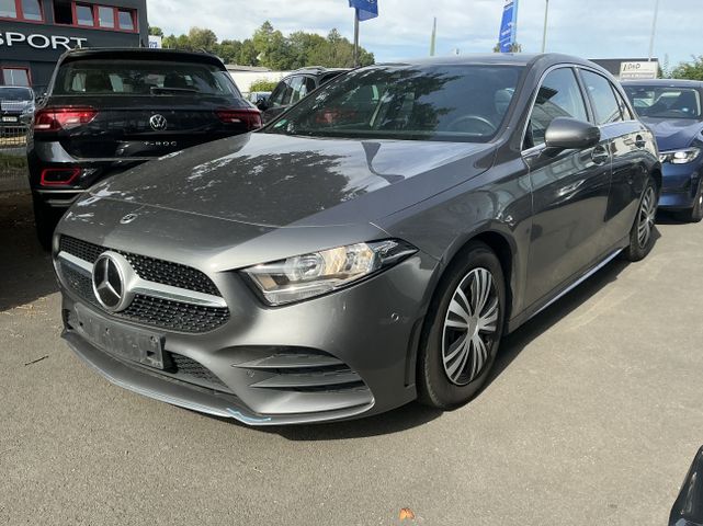 MERCEDES-BENZ A 200 d AMG-Line R.Cam Navi ACC SHZ