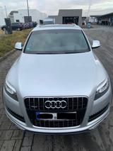 Audi Q7 3.0 TDI 7Sitzer, AHK, Luft, Panorama,8-fach - silberne Audi Q7