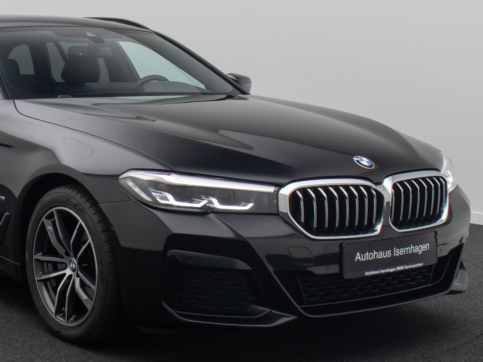 Fahrzeugabbildung BMW 520d xD M Sport Panorama Kamera DAB H/K Alarm