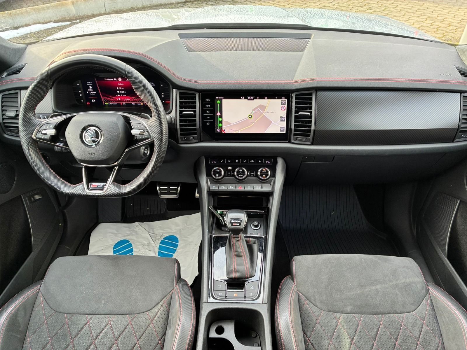 Fahrzeugabbildung SKODA Kodiaq RS 4x4 245PS DSG*AHK*StHz*Pano*20Zoll