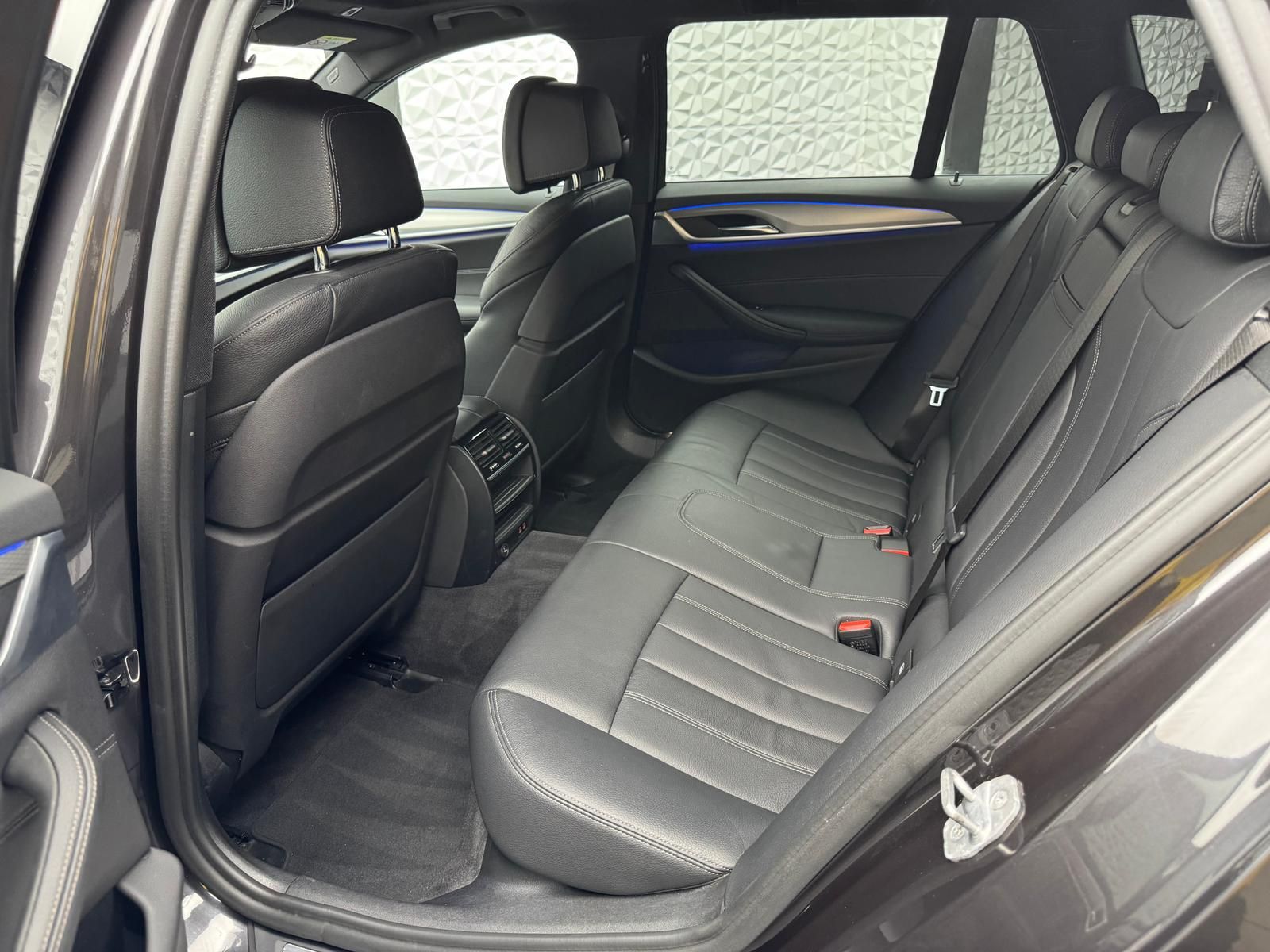 Fahrzeugabbildung BMW 520d M-PAKET/AKTIVLENK/ACC/PANO/AHK/KEYL/CAM/DAB
