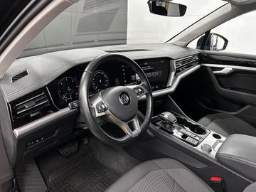Volkswagen Touareg - 8