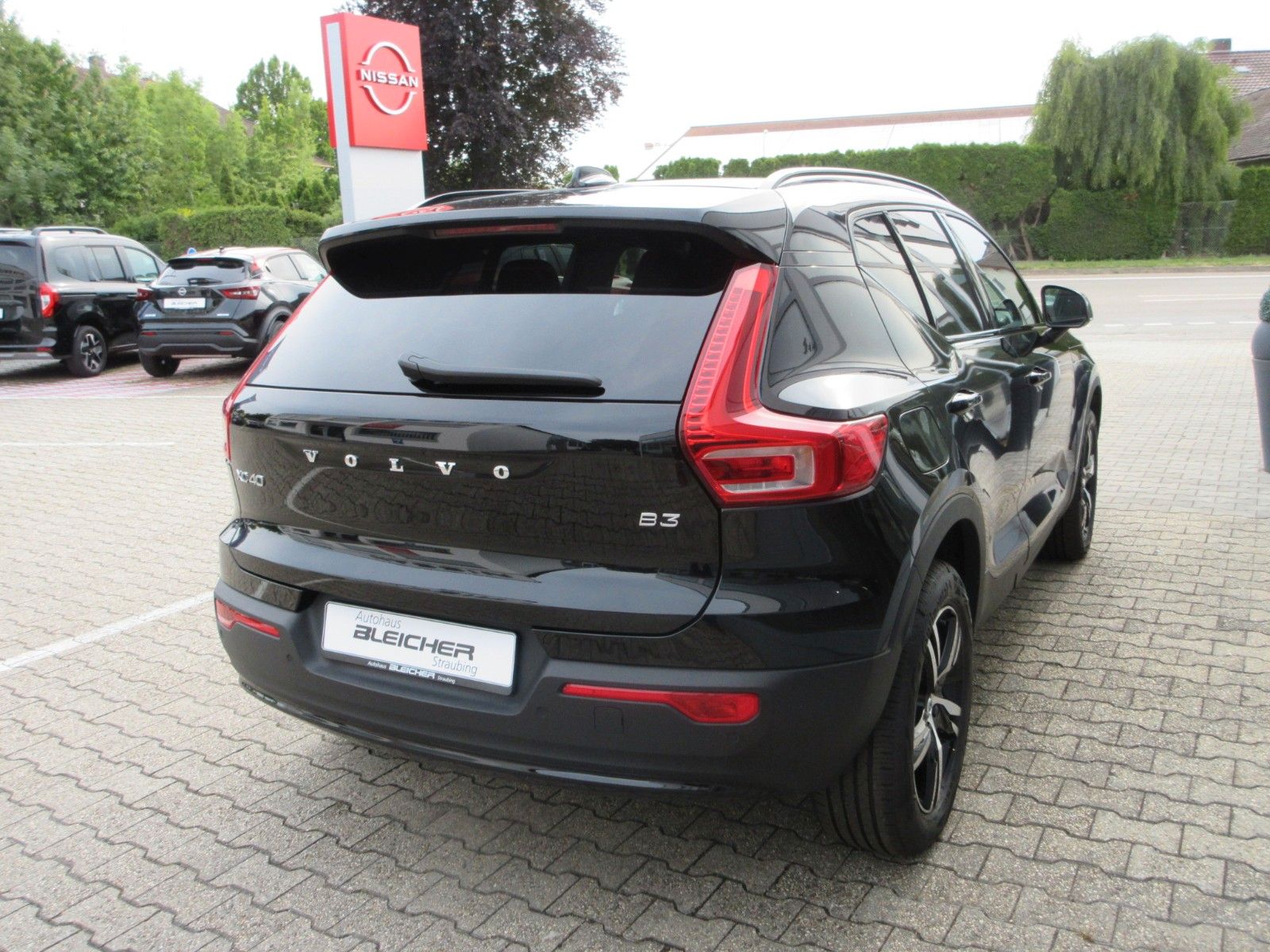Fahrzeugabbildung Volvo XC 40 Plus Dark 2WD