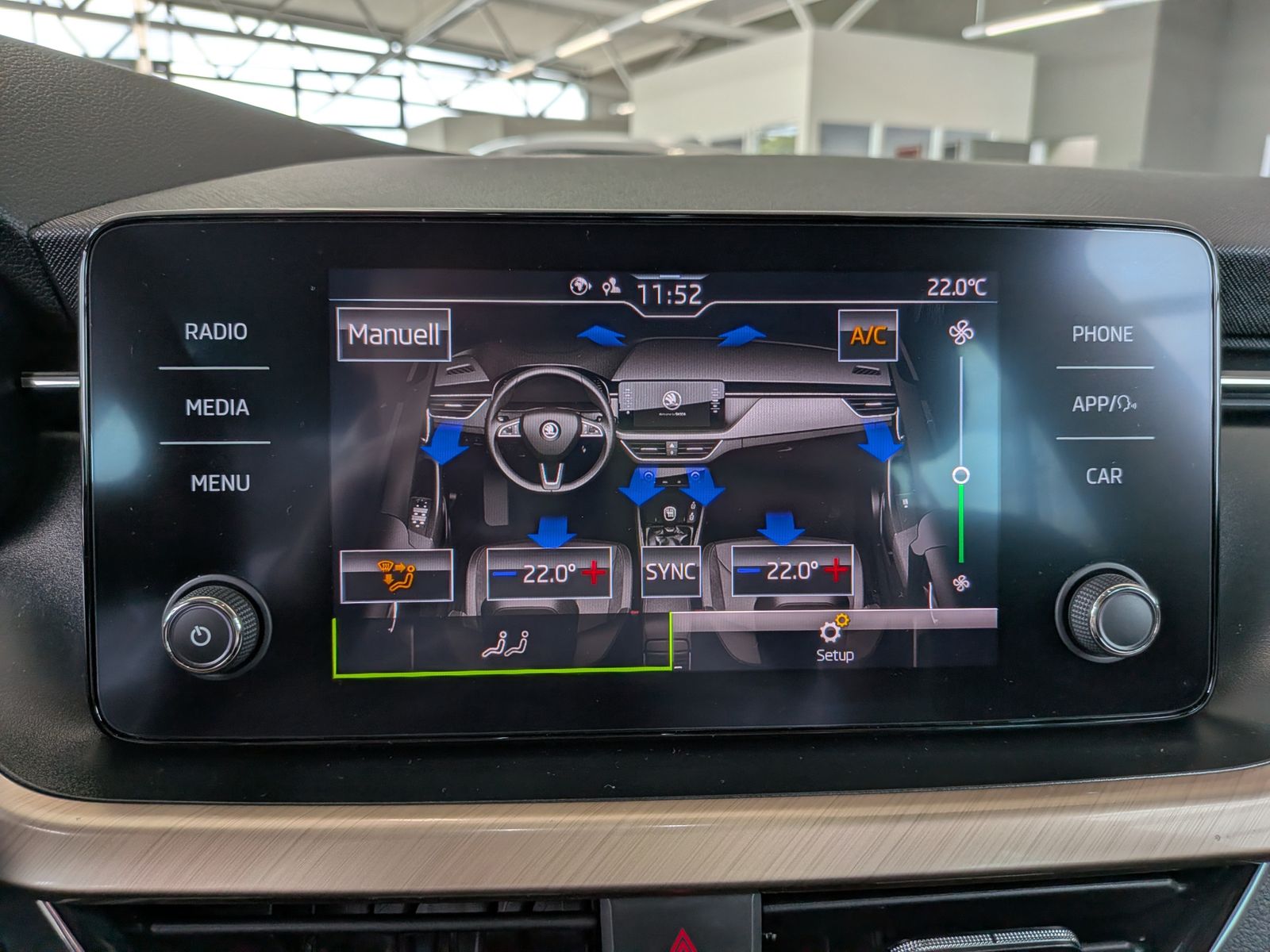 Fahrzeugabbildung SKODA Kamiq 1.6 TDI Style ad-LED PDC SHz Tempomat 18"