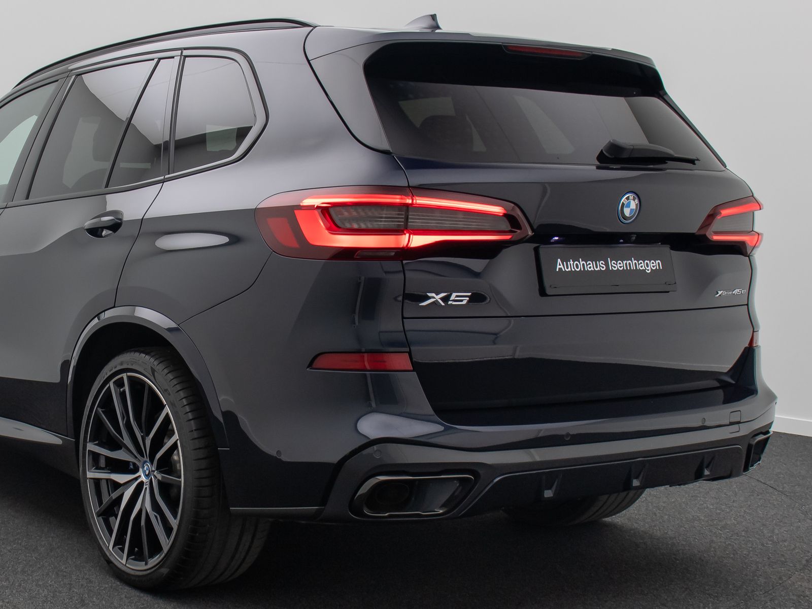 Fahrzeugabbildung BMW X5 xD45e M Sport 360°Laser HUD DAB HiFi AHK 22"
