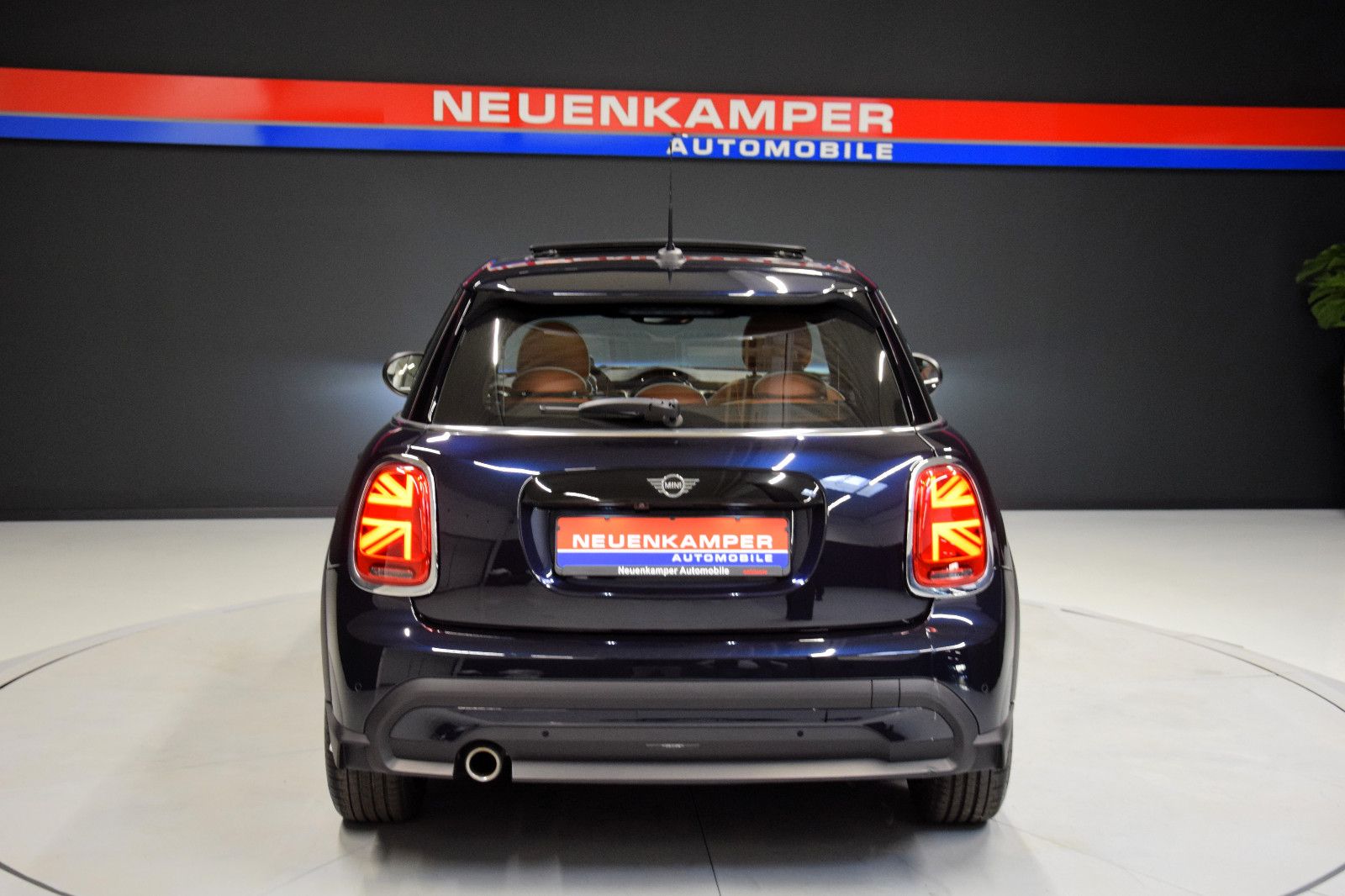 Fahrzeugabbildung MINI Cooper MINI Yours Trim Steptronic Pano Leder HuD