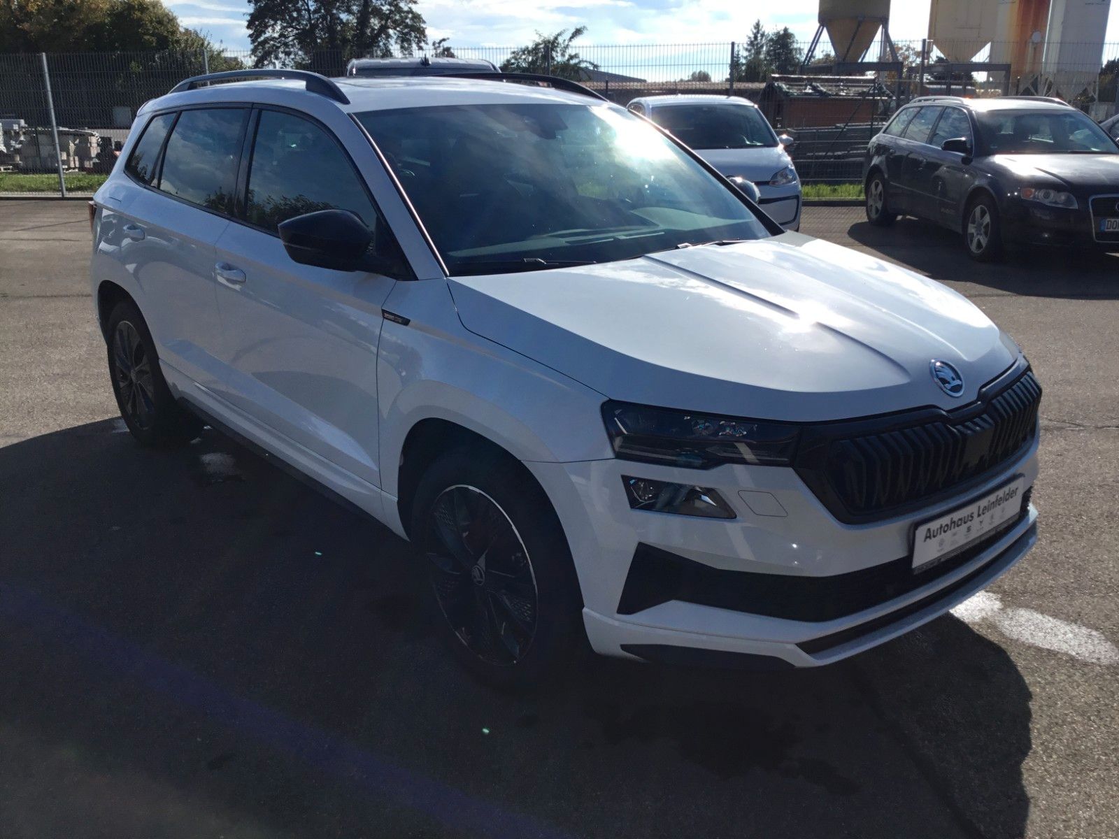 Fahrzeugabbildung SKODA Karoq 2.0l TSI DSG 4x4 Sportline+Pano+Standheizu
