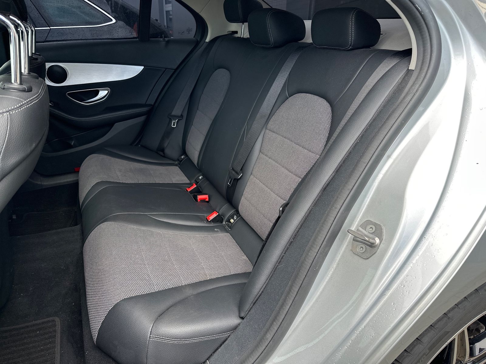 Fahrzeugabbildung Mercedes-Benz C 220 d Limousine AMG-Line NAV+LED+ACC+18ZOLL