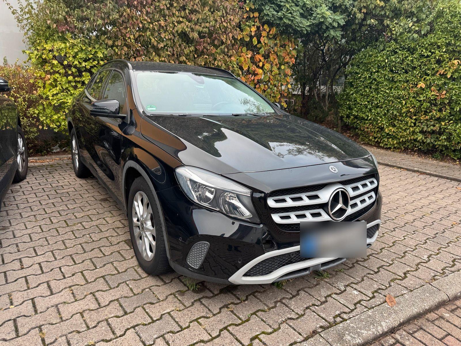Mercedes-Benz GLA 200