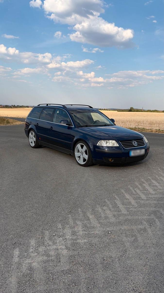 Volkswagen Passat 2004 — rear view