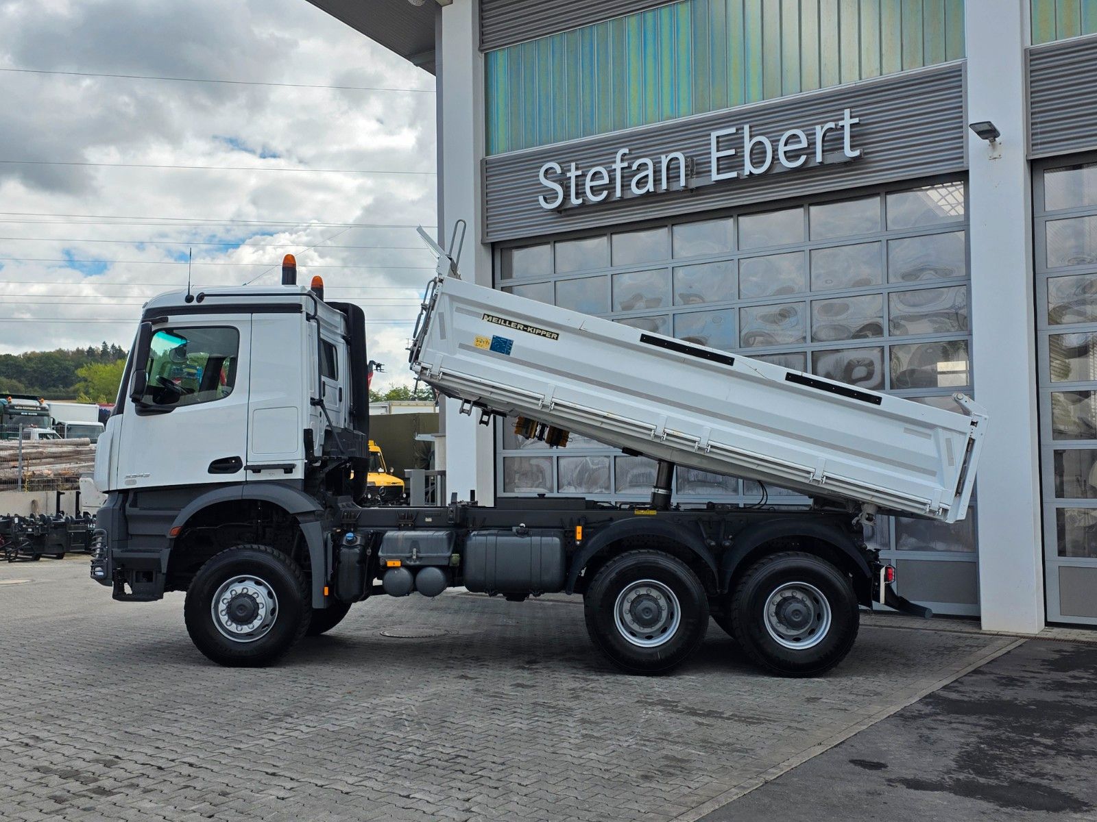 Fahrzeugabbildung Mercedes-Benz Arocs 3343 AK 6x6 Meiller