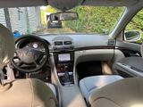 Mercedes-Benz E 240  Classic  - Mercedes-Benz E 240 mit Benzin-Antrieb