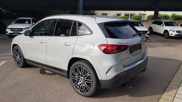 Mercedes-Benz GLA 180