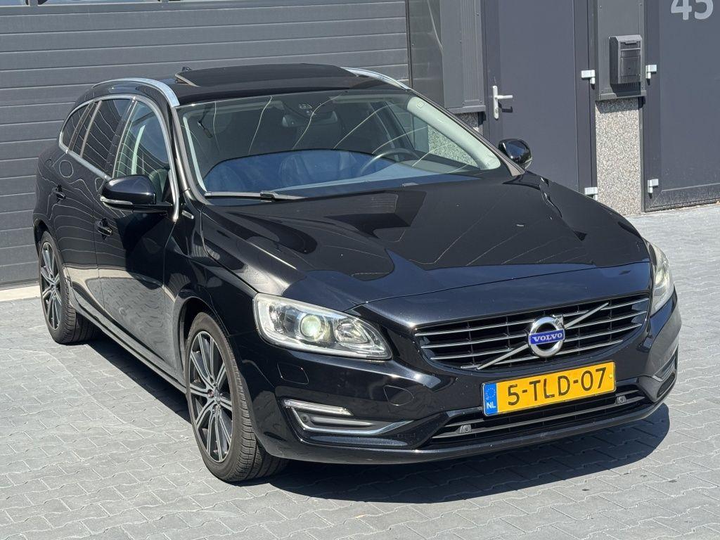 Volvo V60 2014 — вигляд ззаду