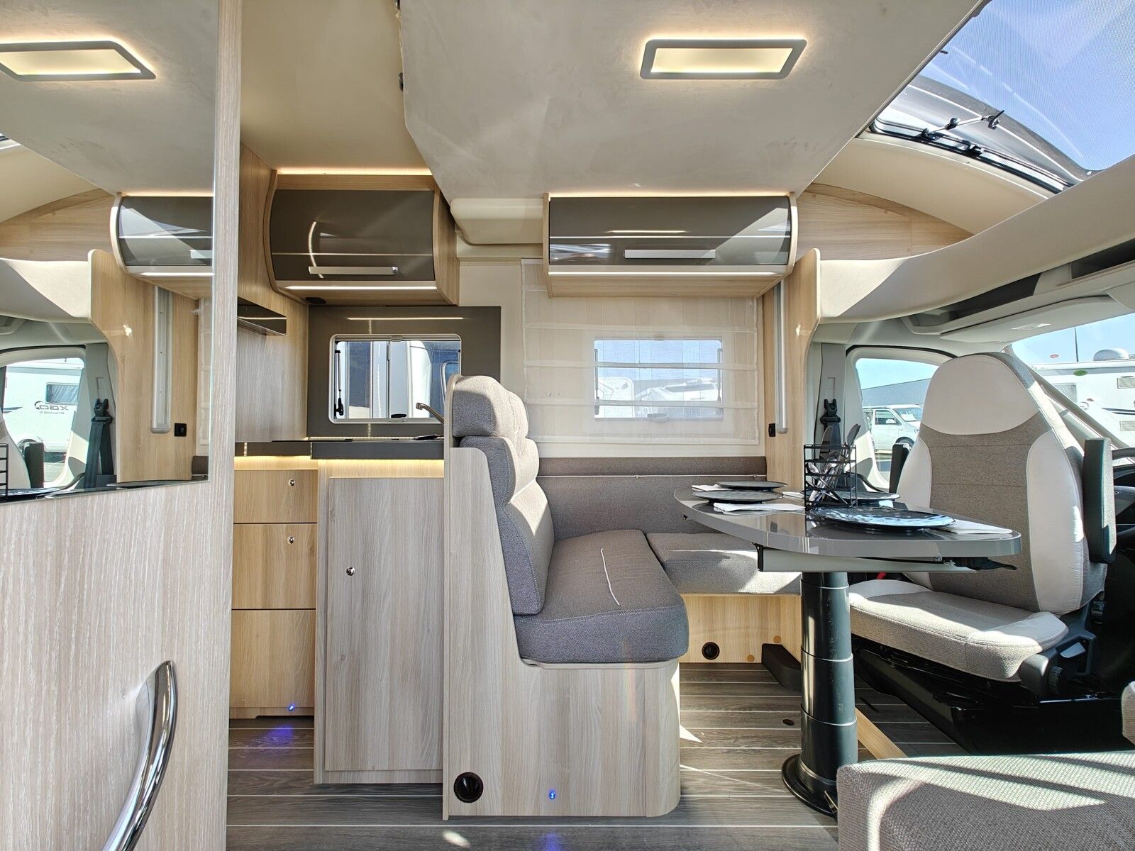 Fahrzeugabbildung NobelART T 7000