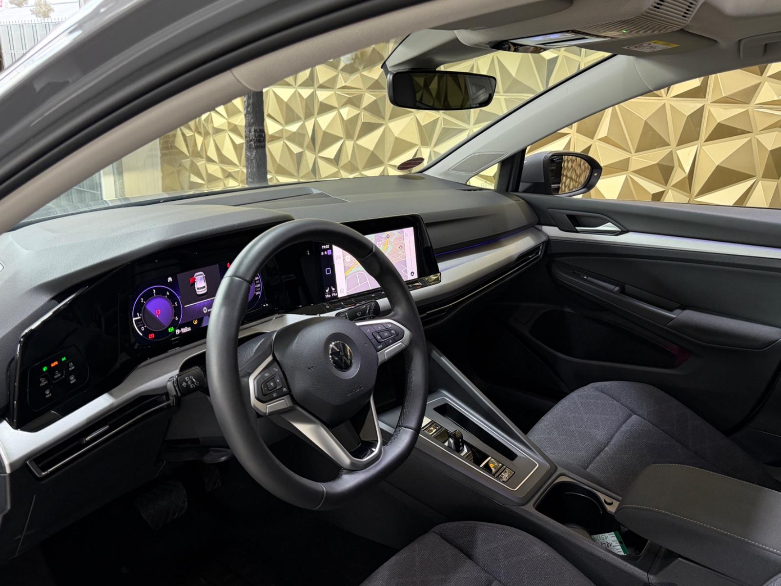 Volkswagen Golf VIII Lim. Life AUTOMATIK PANORAMA LED 1.HD, миниатюра 2
