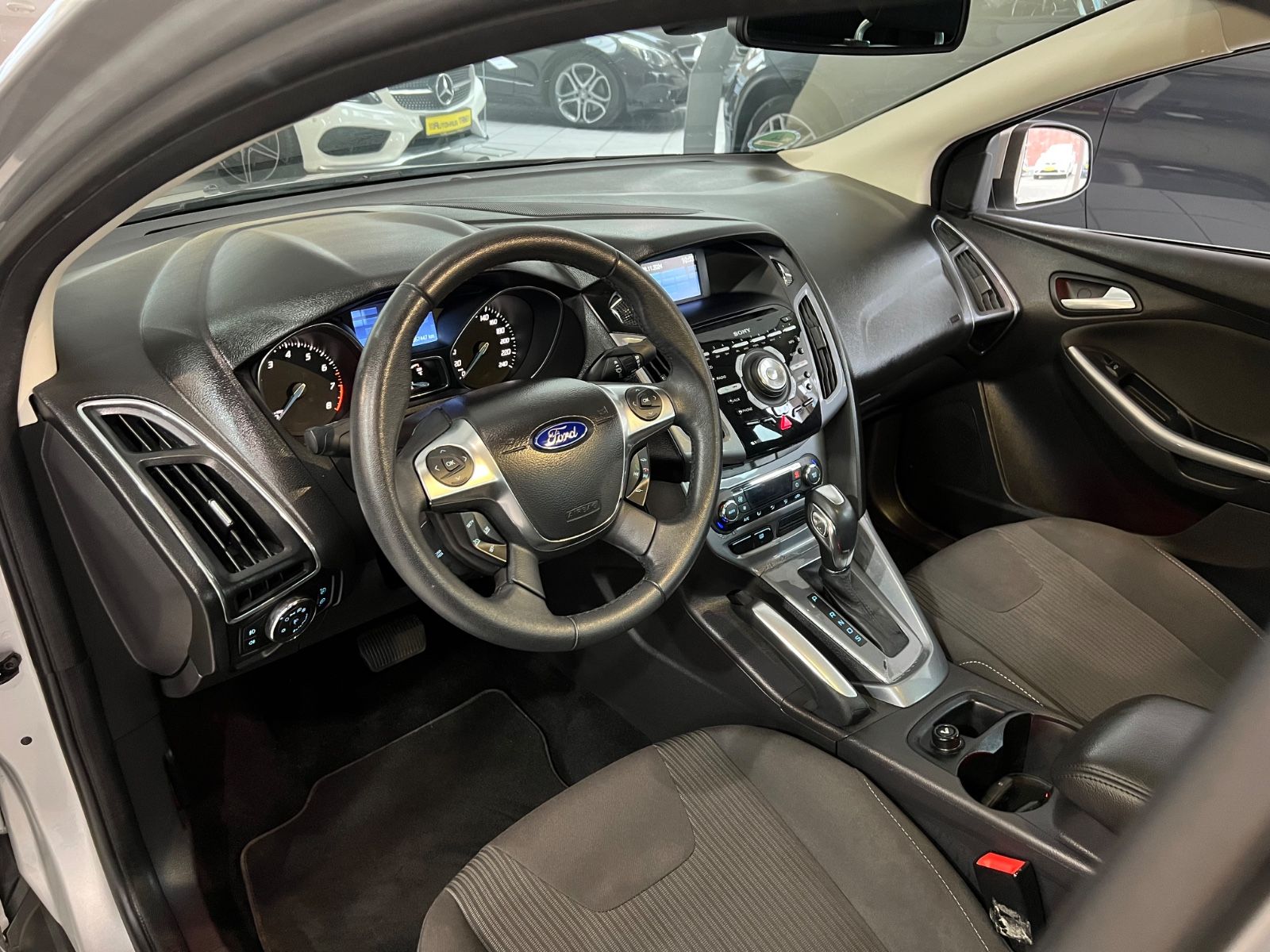 Fahrzeugabbildung Ford Focus Lim. 1.6 Titanium * AUTOMATIK *