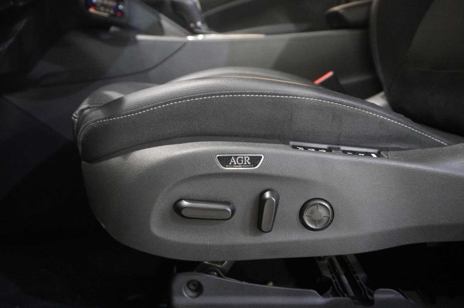 Fahrzeugabbildung Opel Insignia B ST 2.0D ELEGANCE NAVI/LED/VIRTU./AHK