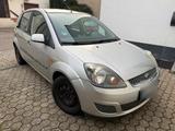 Ford Fiesta 1.3 Facelift Wenig km Tüv 10/2026 - Ford Fiesta: Facelift