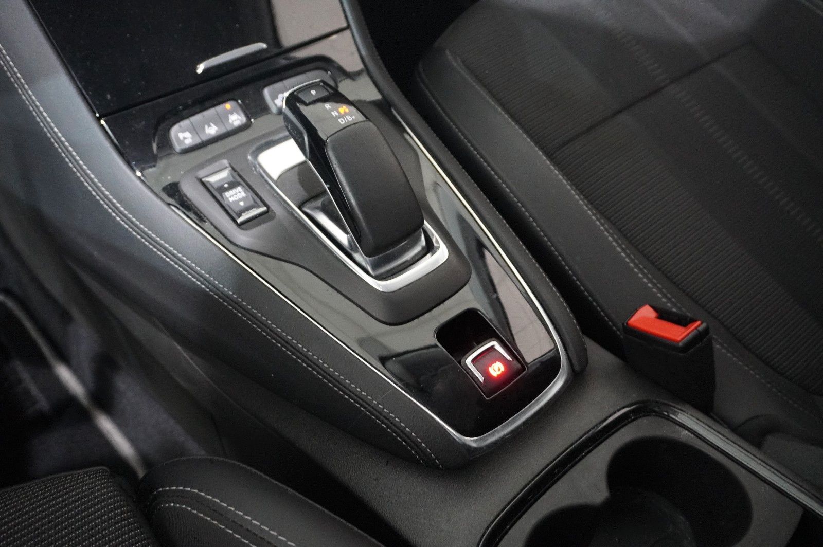 Fahrzeugabbildung Opel Grandland (X) 1.6 PHEV ELEGANCE NAVI/LED/SPORT