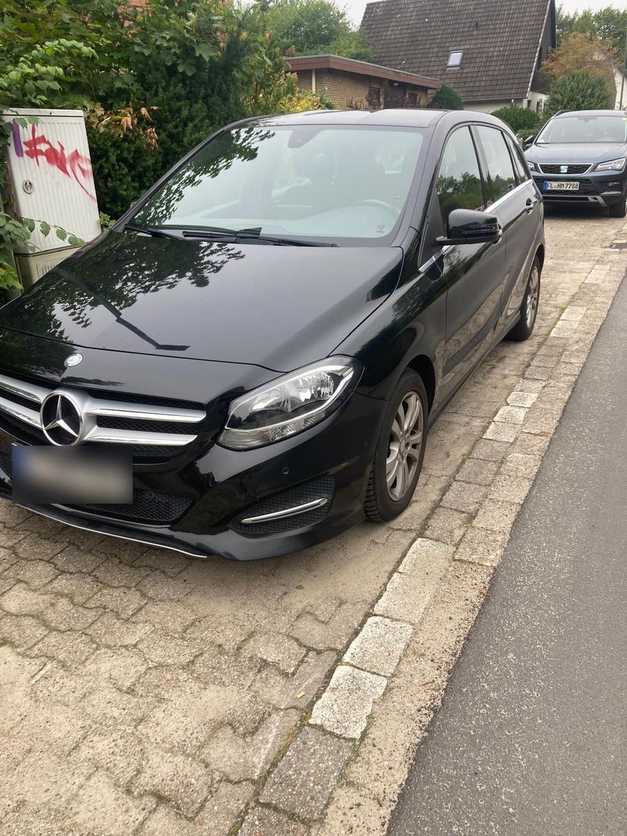 Mercedes-Benz B 180