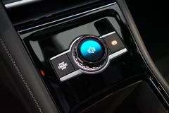 VW Tiguan 1.5 eTSI R-Line | Pano | AHK | 20" VW Tiguan 1.5 eTSI R-Line | Pano | AHK | 20"